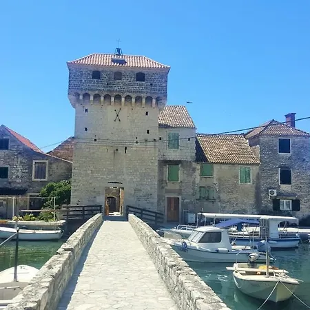 Dvorac * Kastela
