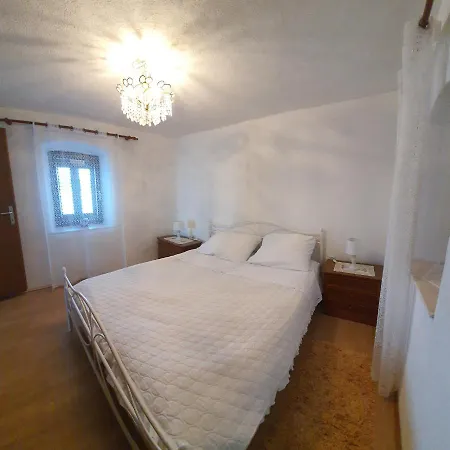 Apartment Dvorac *